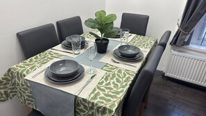 Dining - Chic Above Store (Tredegar)