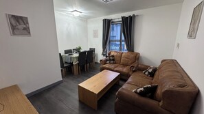 Smart TV - Chic Above Store (Tredegar)