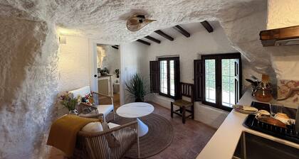 Unique, romantic & authentic CAVE house in Spain, Chinchilla de Montearagon