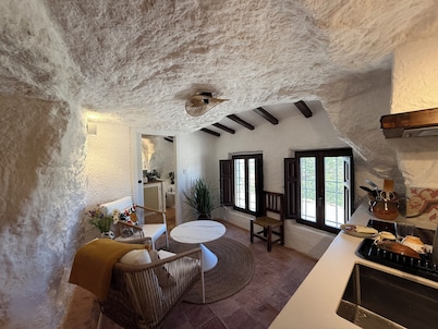 Unique, romantic & authentic CAVE house in Spain, Chinchilla de Montearagon