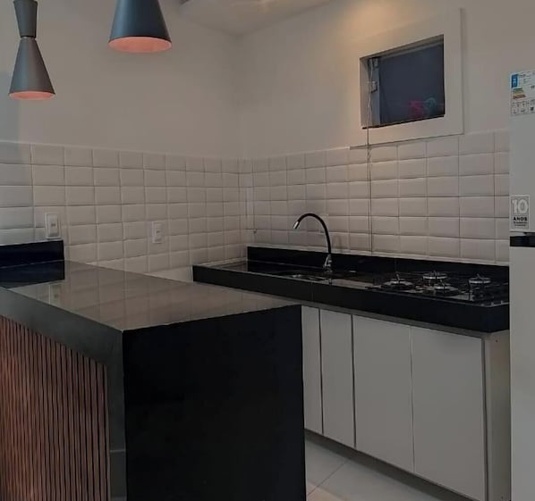Private kitchen - Cozy duplex with pool, Wi-Fi and 2 bedrooms in Porto Seguro (Porto Seguro)
