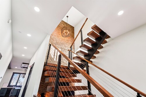 Huge and New!  Ski In/Out + Hot Tub