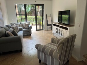 Smart TV - 3-bedroom townhome in fantastic Naples three bedroom in Ole in Lely resort. (Naples)