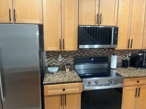 Fridge, microwave, oven, stovetop - 3-bedroom townhome in fantastic Naples three bedroom in Ole in Lely resort. (Naples)