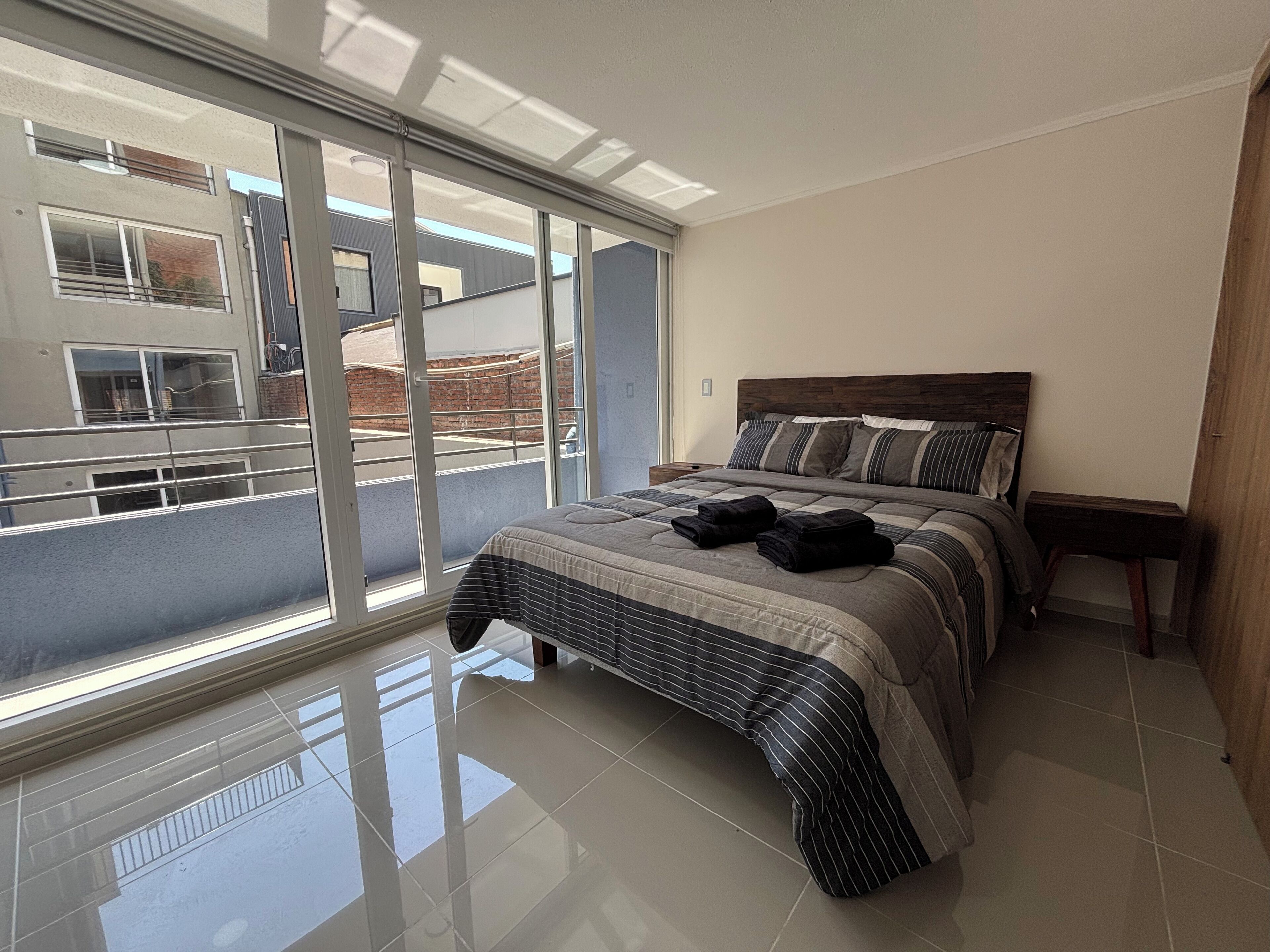 1 多间卧室、熨斗/熨衣板、WiFi、床单