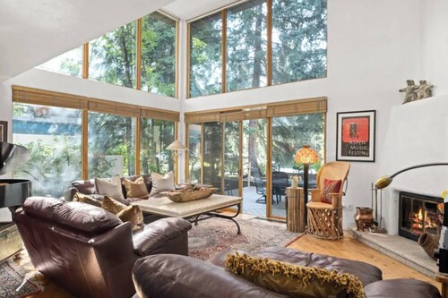 Charming Aspen Retreat in Exclusive West End