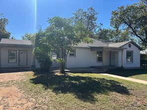 Exterior - Wildcat Way! 4 Bedrooms | Games! Steps from ACU! (Abilene)