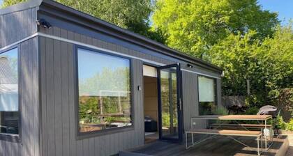 Cosmo Studio - Cosy, modern and close to it all