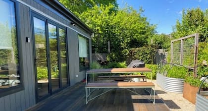 Cosmo Studio - Cosy, modern and close to it all