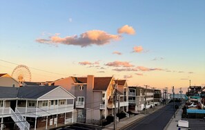 Exterior - Steps off the Beach & Boardwalk, 6 BR & decks with Ocean Views, Prime location (Ocean City)
