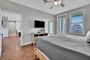 2 bedrooms, iron/ironing board, WiFi, bed sheets - Wonderful 2-bedroom ocean view condo in charming Pointe West Galveston. (Galveston)
