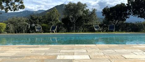 Piscine extérieure, piscine chauffée