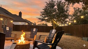 Property grounds - Luxury 6BR Retreat with Theater, Gym, 2 Kings & Fire Pit. Near Frisco & Prosper (McKinney)