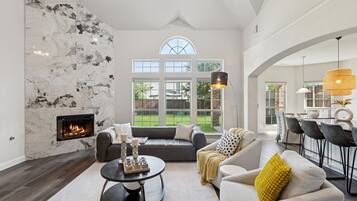 Smart-tv, pejs, stereoanlæg, computerskærme