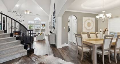 Luxury 6BR Retreat with Theater, Gym, 2 Kings & Fire Pit. Near Frisco & Prosper