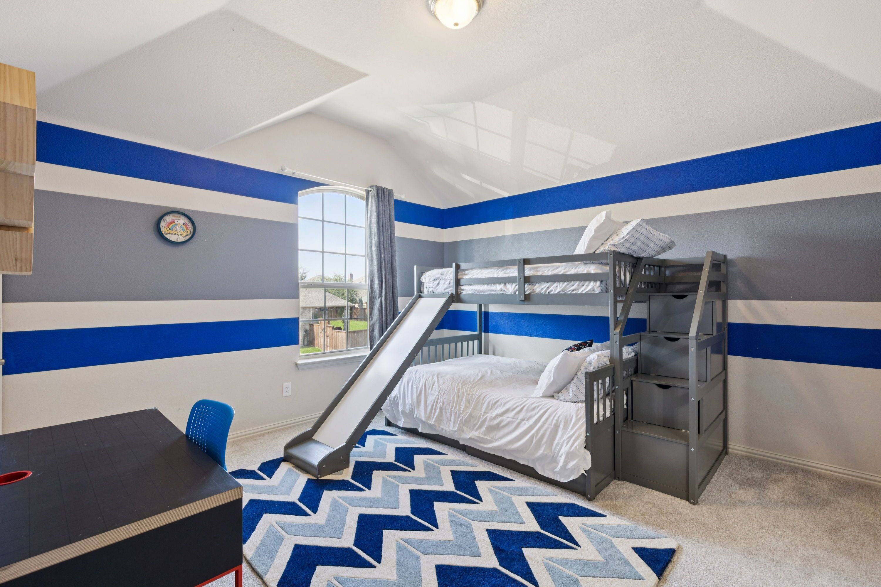 6 bedrooms, desk, iron/ironing board, free WiFi