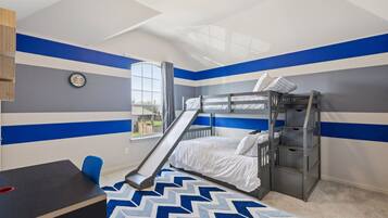 6 bedrooms, desk, iron/ironing board, free WiFi