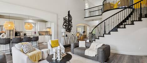 Älytelevisio, takka, stereot, tietokoneen näyttö