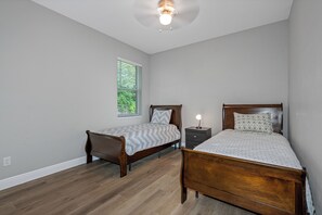 4 makuuhuonetta, silitysrauta/-lauta, Wi-Fi, vuodevaatteet