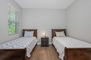 4 Schlafzimmer, Bügeleisen/Bügelbrett, WLAN, Bettwäsche