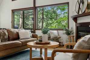 Smart TV, fireplace - Chalet Malm | Fire pit | Close to Bryce Resort (Basye)