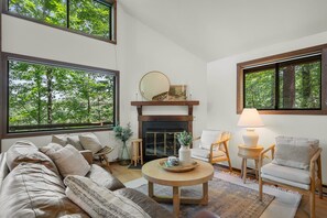 Smart TV, fireplace - Chalet Malm | Fire pit | Close to Bryce Resort (Basye)