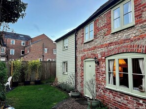 المنشأة من الخارج