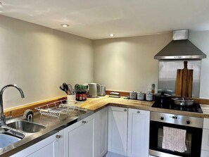 雪櫃、焗爐、爐具、洗碗機