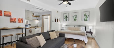 1 habitación, tabla de planchar con plancha, wifi gratis y ropa de cama
