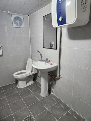 Bathroom - 영일대근처 발리형 숙소 깔끔/ Bali-style accommodation near Yeongil beach (Pohang-si)