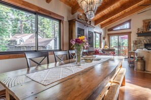 Dining - Luxury Tahoe Cabin By Tahoe Getaways - Minutes to the Lake! (Kings Beach)