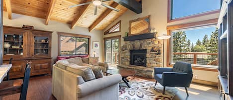 Smart TV, fireplace