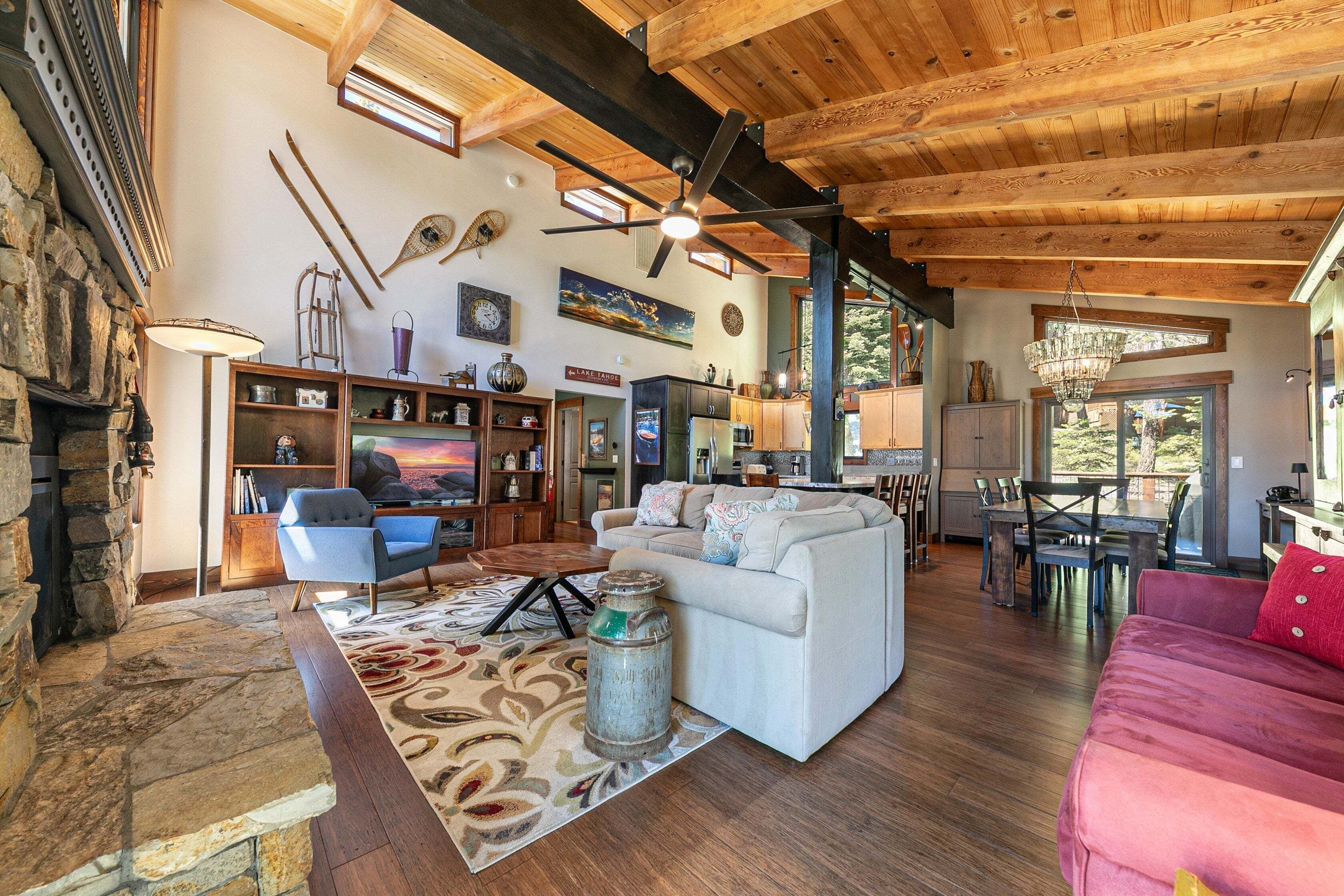 Smart TV, fireplace