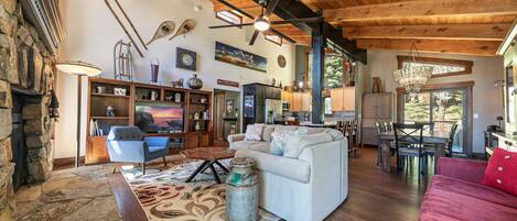 Smart TV, fireplace