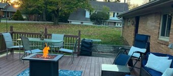 2BR Gorgeous 1 acre park-like setting in a neighborhood