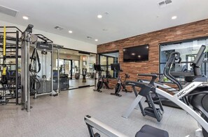 Fitness facility - Scottsdale 2BR/2BA • Pool • Gym • Free Parking (Phoenix)