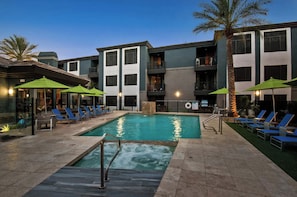 Outdoor pool - Scottsdale 2BR/2BA • Pool • Gym • Free Parking (Phoenix)