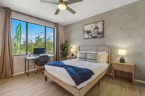 2 bedrooms, iron/ironing board, free WiFi, bed sheets - Modern 2BR/2BA Retreat • Pool • Gym • Free Parking (Phoenix)