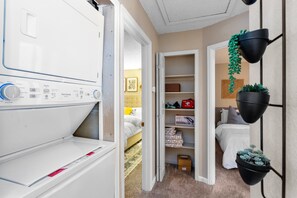 2 Schlafzimmer, Schreibtisch, Bügeleisen/Bügelbrett, kostenloses WLAN