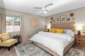 2 bedrooms, desk, iron/ironing board, free WiFi - Modern Comfort Near Portal Park | Pet Friendly (Colorado Springs)
