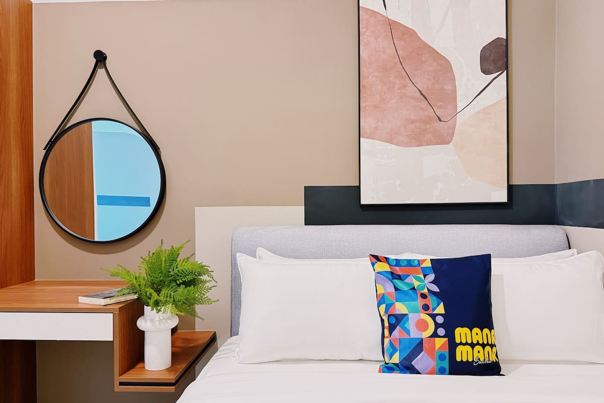 Iron/ironing board, free WiFi, bed sheets