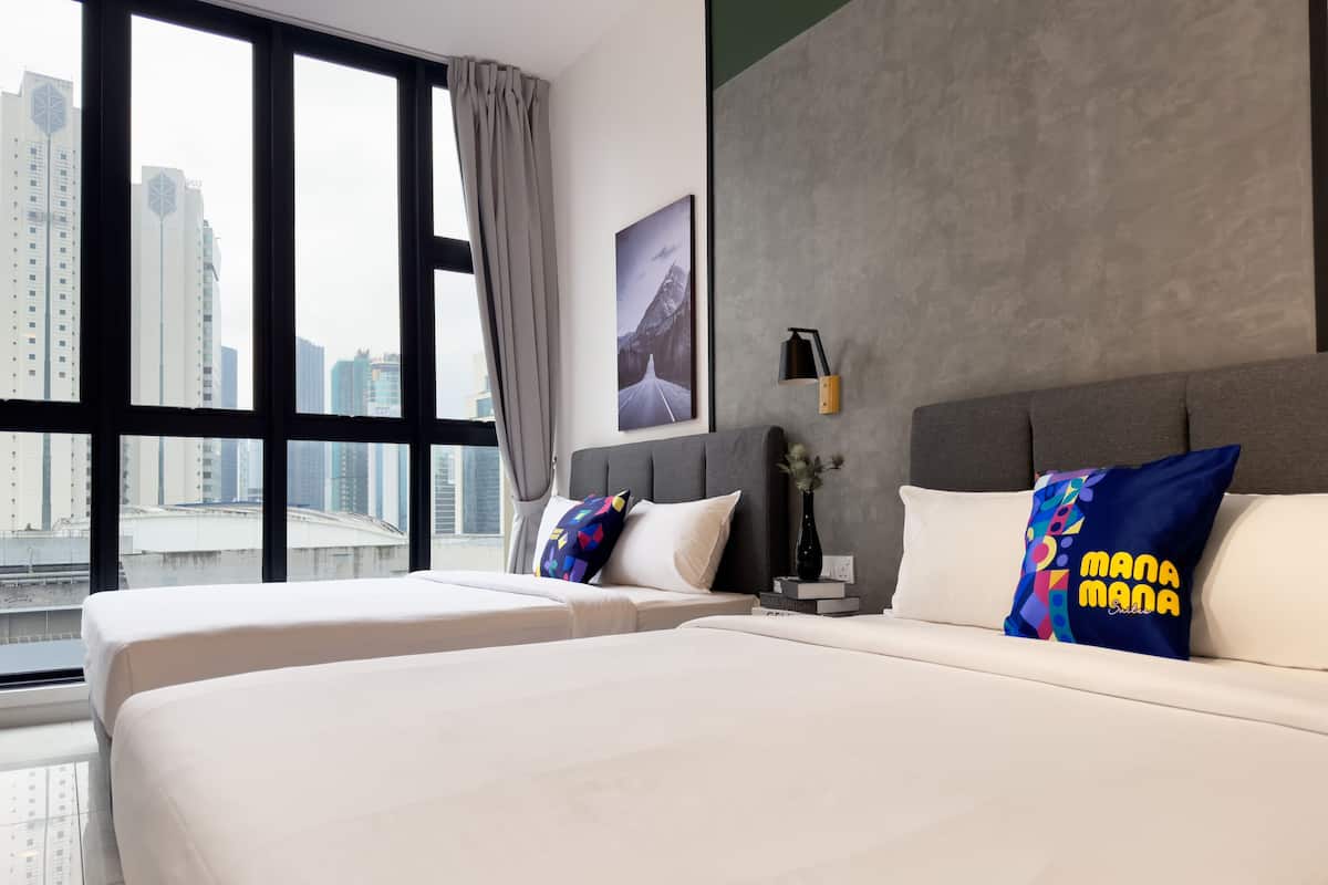 Suite familiale, vue sur la ville | Fer et planche Ă repasser, accĂšs au Wi-Fi (inclus), literie fournie