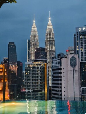 Outdoor pool - Majestic Suites KLCC by Mana-Mana (Kuala Lumpur)