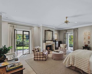 13 عدّة غرف نوم ومكتب ومكواة/لوح كي وسرير سفر