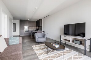 TV, stereo - Blueground | Stratford, pool, nr Queen Elizabeth Olympic Park (London)