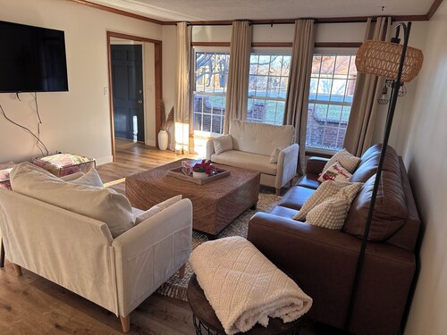 Charming 3-bedroom ranch house in Parkville Missouri