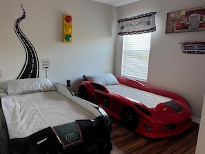 6 bedrooms, iron/ironing board, free WiFi, bed sheets