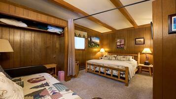 4 bedrooms, desk, iron/ironing board, WiFi