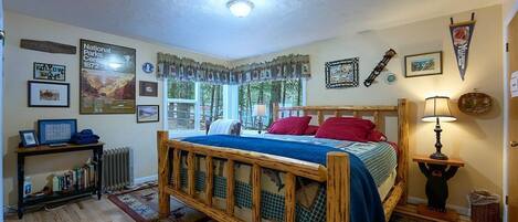 4 habitaciones, escritorio, tabla de planchar con plancha y wifi