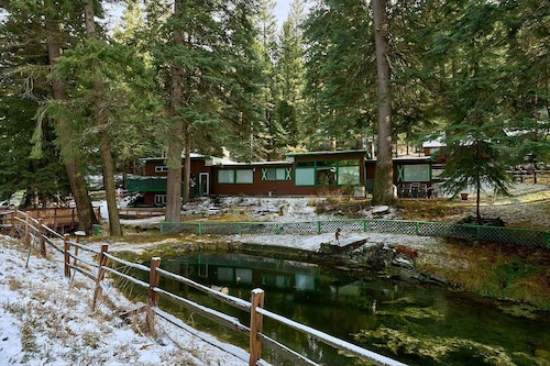 Wallowa Lake Inn, a Historic Retreat